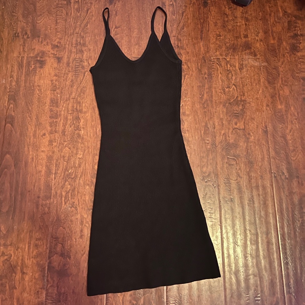 Black ribbed dress😍